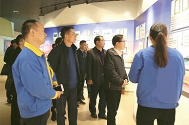 貴州省黔東南州委常委、榕江縣縣委書(shū)記賀代宏一行到公司參觀學(xué)習(xí)考察